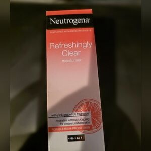 Neutrogena Refreshingly Clear Moisturiser - Pink and White